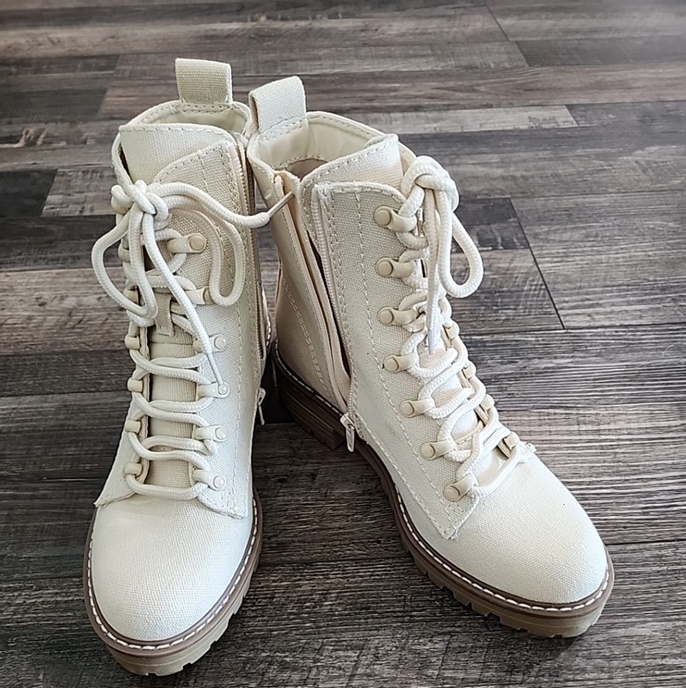 Universal Thread Parker Boots Sz 6 Memory Foam